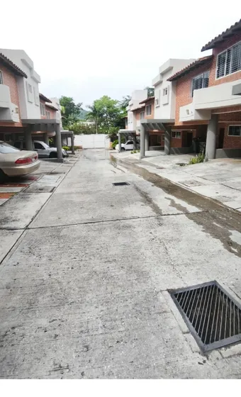 Cf Se Vende Town House Res. Bugambilias Mañongo , Naguanagua