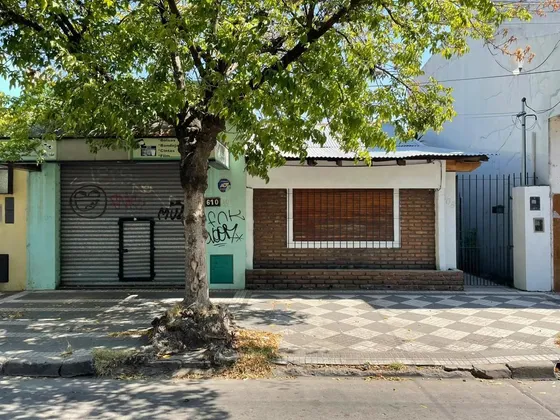 Casa En Venta - 2 Dormitorios 2 Baños 1 Local - 200mts2 - Monte Grande