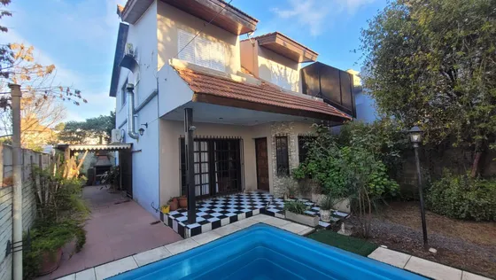 Casa En  Venta 5 Ambientes En Gonzáles Catan
