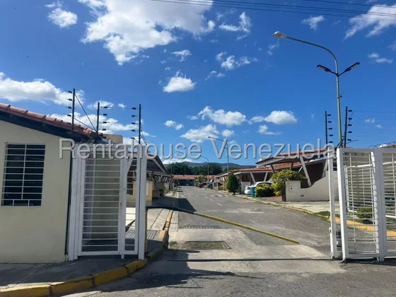 Casa En Venta En El Amanecer, Cabudare #/ Mónica Carrasquel, Rah Centro Occidente /*oportunidad De Inversión