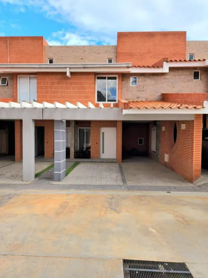 Venta De Townhouse Remodelado Planta Electrica Total San Diego