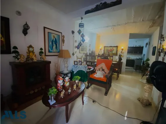 Casa En Un Excelente Sector En Santa Lucia(mls#246222)