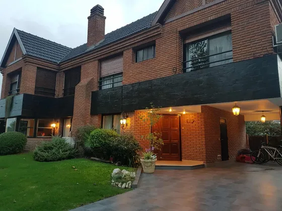 Hermosa Propiedad En El Country Club  El Venado