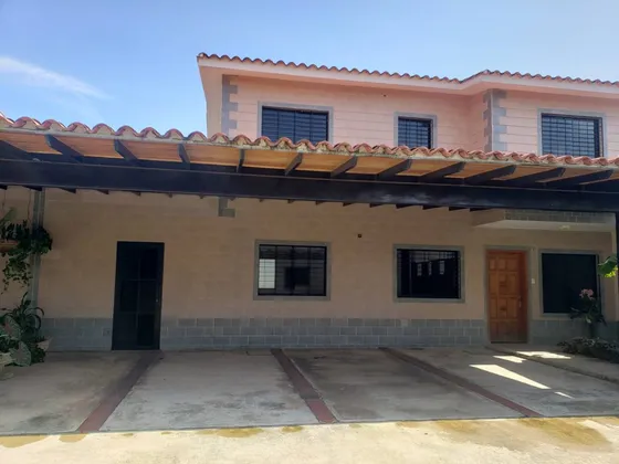 Annic Coronado Vende Townhouse En Terranostra San Diego. Obra Blanca ¡excelente Oportunidad De Inversión Ref.278197