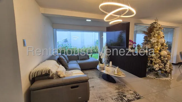 Dennymar, Vende Bella Quinta Al Este De La Ciudad, Con Planta Electrica Para Garantizar Comodidad, La Misma Cuenta Con Ambientes Modernos Y Finos Acabados Para Garantizar Buen Estilo De Vida B5acbc7