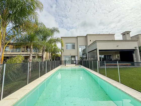 Casa En Venta A La Laguna En Villanueva San Benito