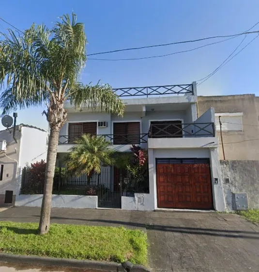 Casa En Venta - 3 Dormitorios 1 Baño - 420mts2 - Villa Luzuriaga