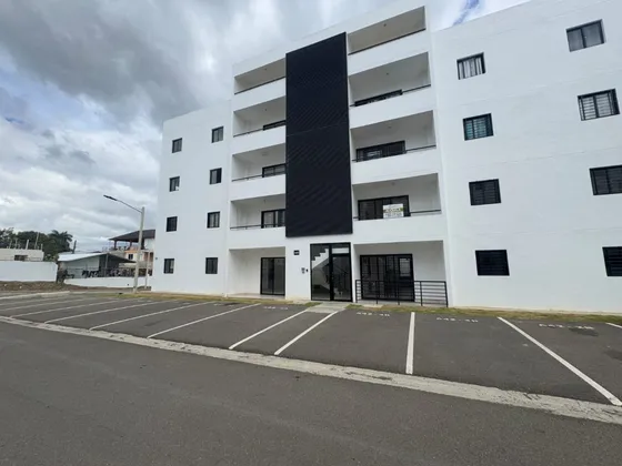 Primer Nivel Con Pequeño Patio En La Avenida Hispanoamericana