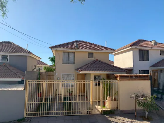 Casa En Tierra Viva Oriente, Excelente Estado, Copiapo