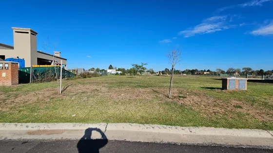 Dueño Vende Lote Interno Con Fondo Verde Barrio Santa Elisa Pilar Del Este.