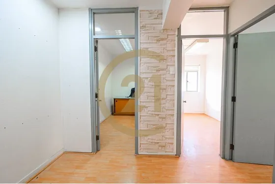 Oficina Con 3 Privados Y 1 Baño En Santiago Centro