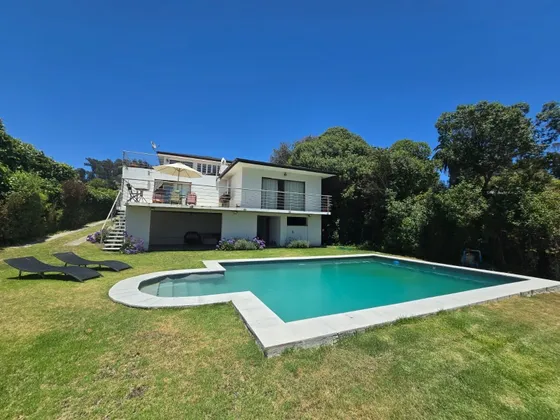 Gran Casa En Las Rocas Tradicional 7d/6b