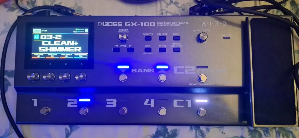 Pedal de efeito Boss Guitar Effects Processor GX-100 preto