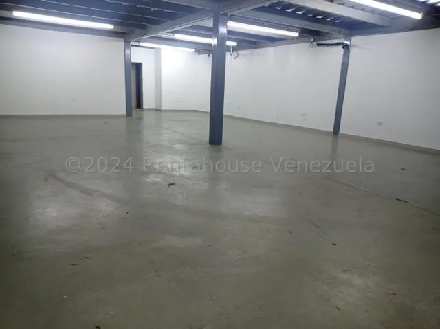 Local Comercial Em Alquiler En Barquisimeto Zona Centro Oeste A Pie De Calle Y En Optimas Condiciones, Soy Gabi Irastorza De Rentahouse.