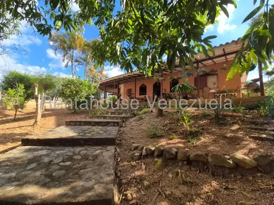Iris Marín Vende Hermosa Casa Granja Con 1.501 Mts De Terreno Ubicada En Cabudare Sector Las Cuibas Agua Viva
