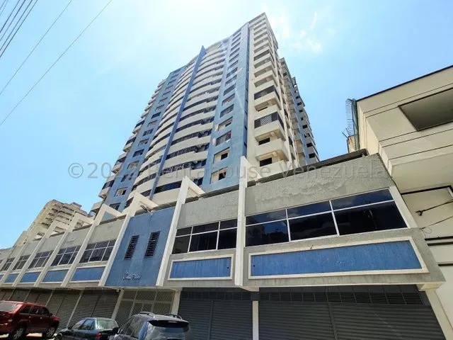 Amplio Penthouse En Venta, Calle Carabobo, Sector Centro Maracay, 25-2044 Mv