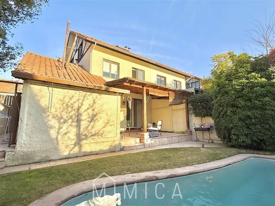 Casa En Venta De 5 Dorm. En Las Condes