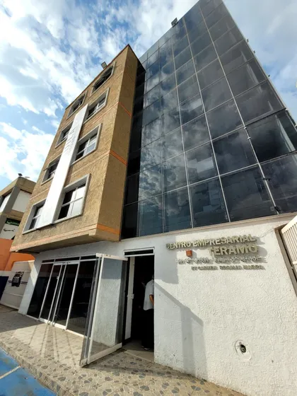 Se Alquila Edificio De 5 Niveles En Lecheria