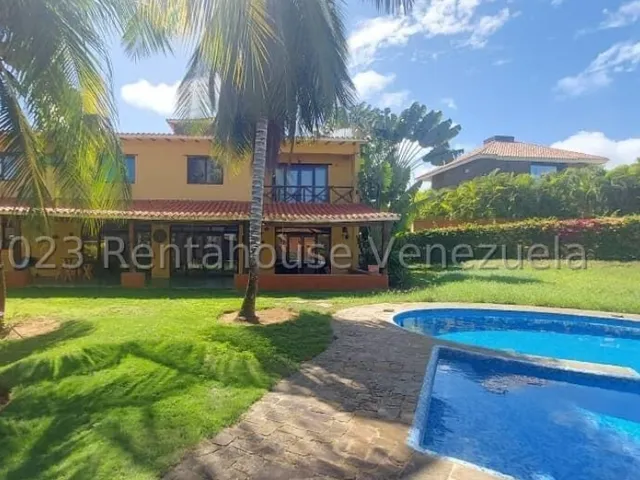 Magnífica Casa. En Urbanización Casa Campo. Pampatar. Mari