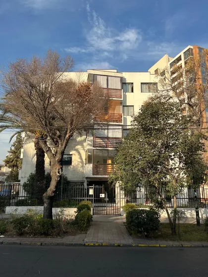 Depto 2d 2b Con Excelente Ubicación En Ñuñoa Con Est Y Bod