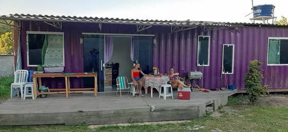  Vende-se Casa Container Em Terreno Amplo E Murado!   