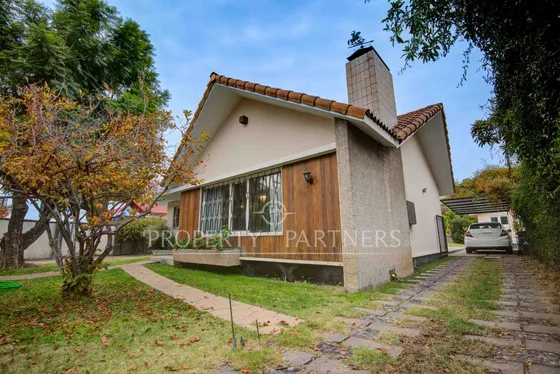 Magnífica Casa Con Gran Terreno 4d 3b