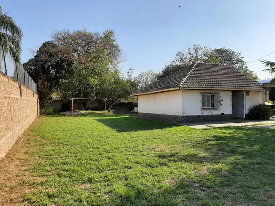 Casa En Venta - 2 Dormitorios 1 Baño - Cochera - 820mts2 - Monte Grande