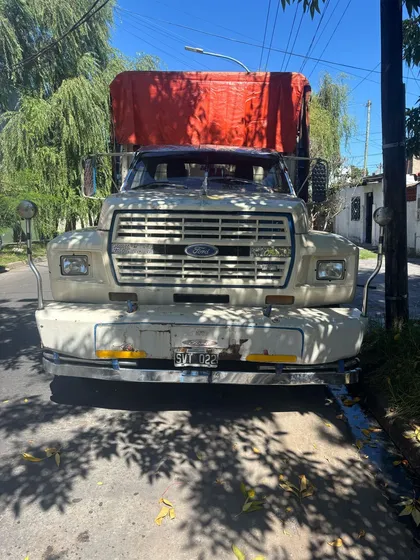 Ford 7000 Chasis Con Carrocería Playa