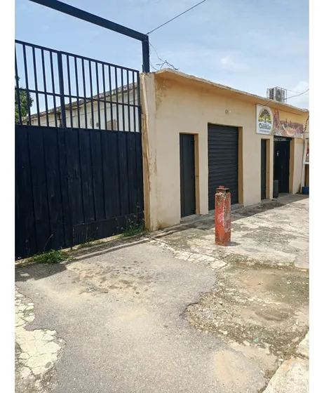 Terreno Con Locales Comerciales En El Barrio Maturín Ve21-194bm-rtra