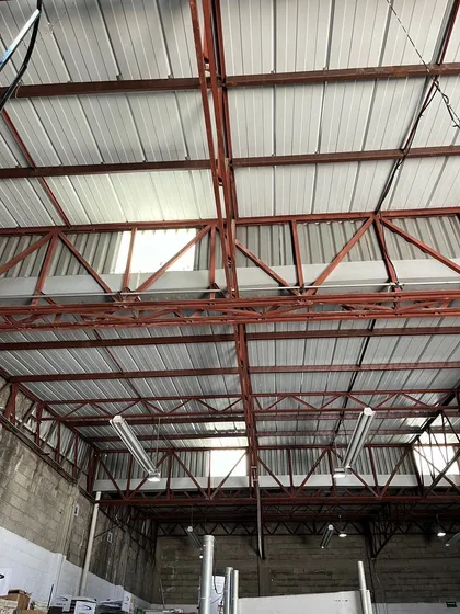 Bodega Comercial En Venta, La Romana, Techumbre Nueva, Excelente Estado.
