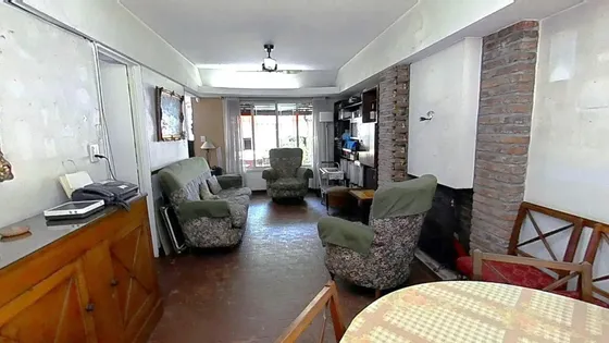 Casa En Venta - 3 Dormitorios 2 Baños - Cochera - 186mts2 - Hurlingham