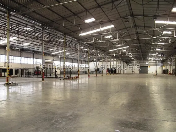 Gigantesco Galpón En Alquiler En Guarenas Zona Industrial. Luis Infante 25-22630