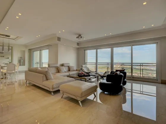 Venta Impecable Chateau 5 Ambientes. 2 Cocheras. Puerto Madero