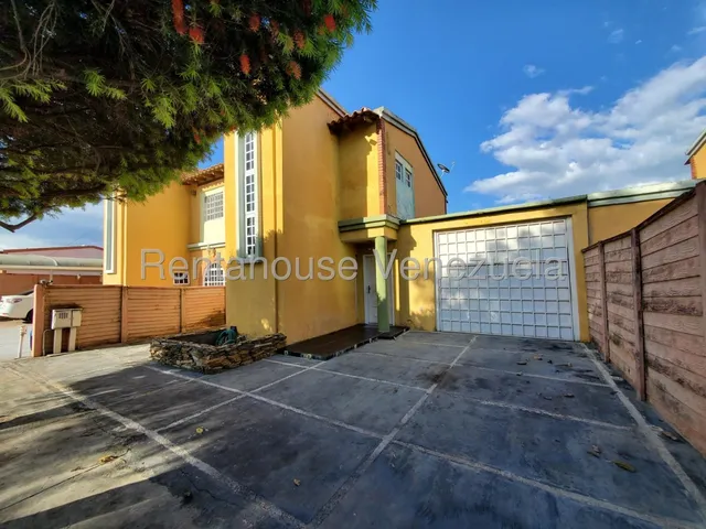 Casa En Venta Tipo Town House, Urb. Araguama Country, Maracay, 25-23637 Mv