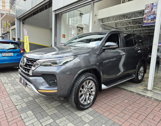 Toyota Hilux Sw4 2.8 D-4d Turbo Diesel Srx 7l 4x4 Automático