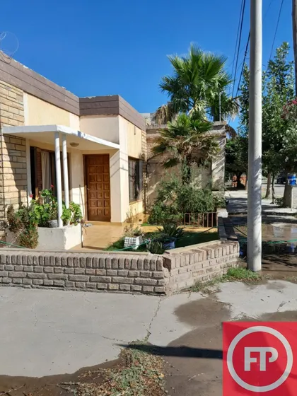Casa En Venta De 3 Dormitorios C/ Cochera En Lamarque