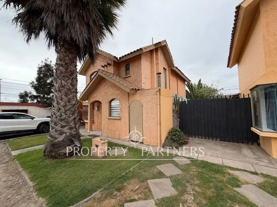 Cómoda Propiedad En Condominio Jardines Del Elqui,...