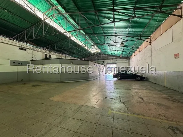 Amplio Galpon Comercial En Venta En Av. Nueva Granada Cda 25-16107