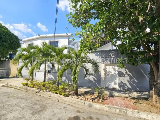 Valeria Chong Apartamento Alquiler Cabudare Lara La Morenera Residencial Amoblado Economico Codigo Inmobiliaria Rent-a-house 25-18842