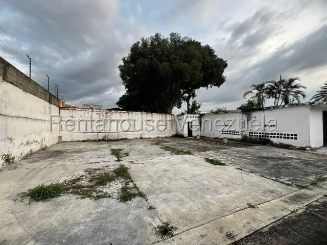 Excelente Casa Comercial En Alquiler En Perfecta Para Restaurantes,  Escuelas Gastronómicas, Showrooms, Áreas De Bienestar, Centros Asistenciales, Cancha Nela 25-10180