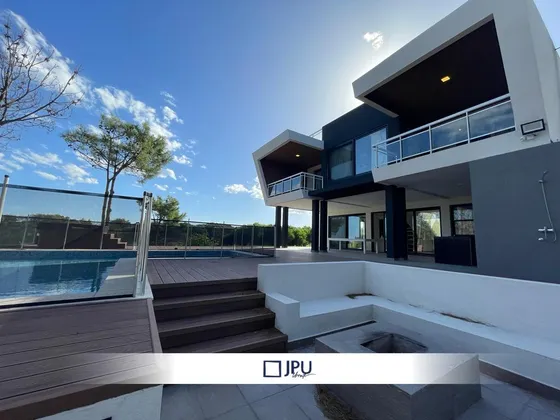 Casa En Alquiler Temporario En Costa Esmeralda. Excelente Vista A La Playa
