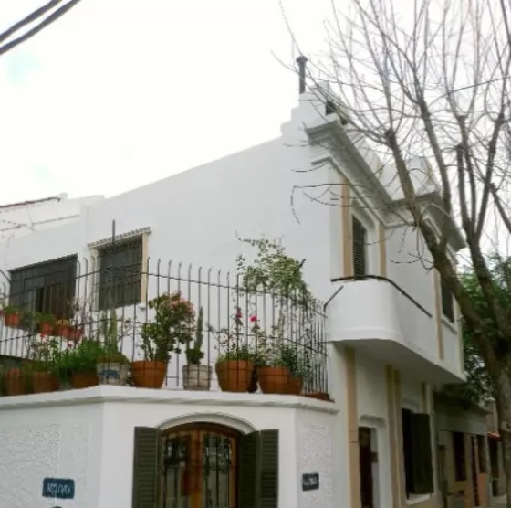 Casa En Venta - 5 Dormitorios 2 Baños - Avellaneda