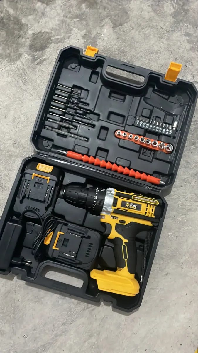 Parafusadeira e Furadeira de Impacto The Black Tools 48V — 2 Baterias + Maleta