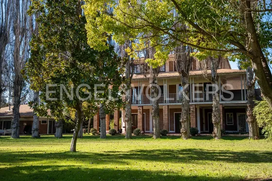 Bajo De Precio! 7,3 Ha. 4 Casas, Piscina, Caballerizas