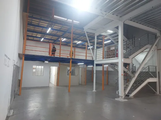 Arriendo De Bodega Equipada