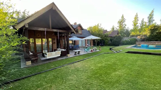 Casa En Venta De 5 Dorm. En Lo Barnechea Al Lado Stgo Colleg
