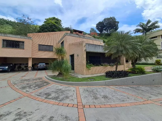 Se Vende Imponente Casa En La Zona Loma Del Este Cimp