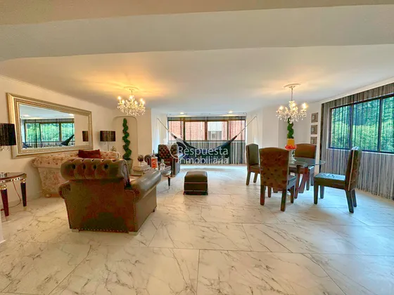 Venta De Apartamento Remodelado En El Poblado-  Medellín