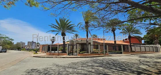 Dm Vende Elegante Y Amplia Casa En La Urb Costa Azul Isla De Margarita