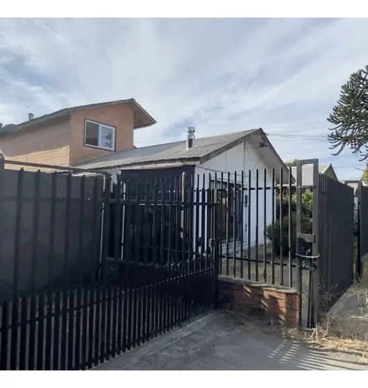 Casa Dos Niveles Con Ampliación, En Primer Piso Y Segundo.